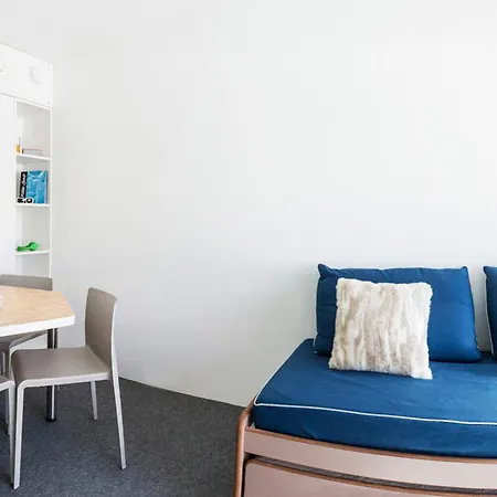 Renove Aux Pieds Avec Balcon - Fr-1-346-396